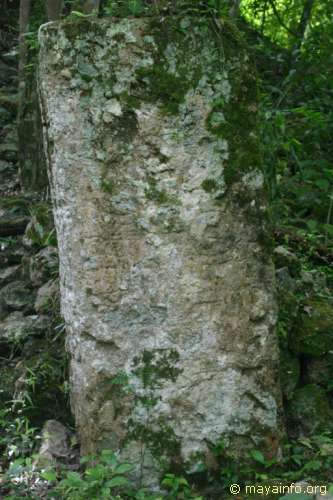 Stela at Nachtuun.