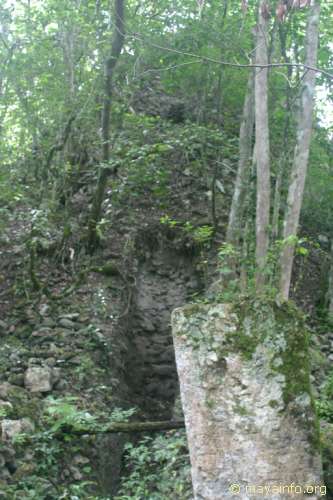 Stela at Nachtuun.