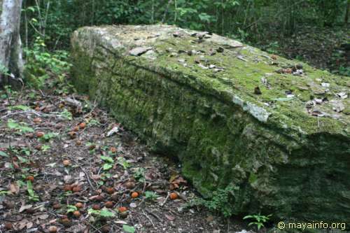 Stela at Nachtuun.