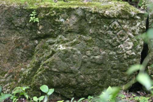 Stela at Nachtuun.